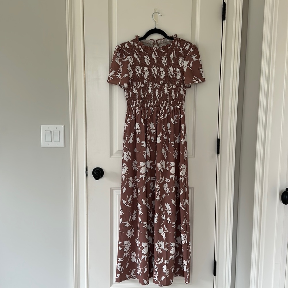 Short sleeve brown & white floral print maxi dress